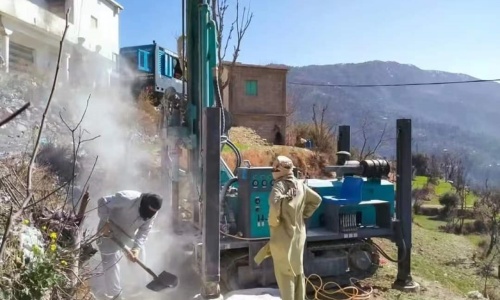 Deep DTH water well drilling machine YES-FY280 works in the mountainous areas of Saudi Arabia (图1)